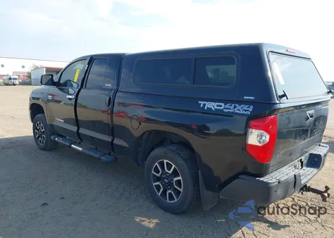 2017 Toyota Tundra Limited 5.7L V8 z USA, uszkodzony, nr VIN 5TFBW5F11HX659471